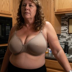 The wife in her bra in the kitchen #OK3iOkYL
