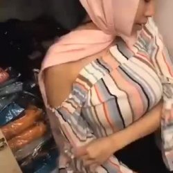 Legit kalo tgk angle tepi dan atas, tetek dia memang besar #yyKjoakN