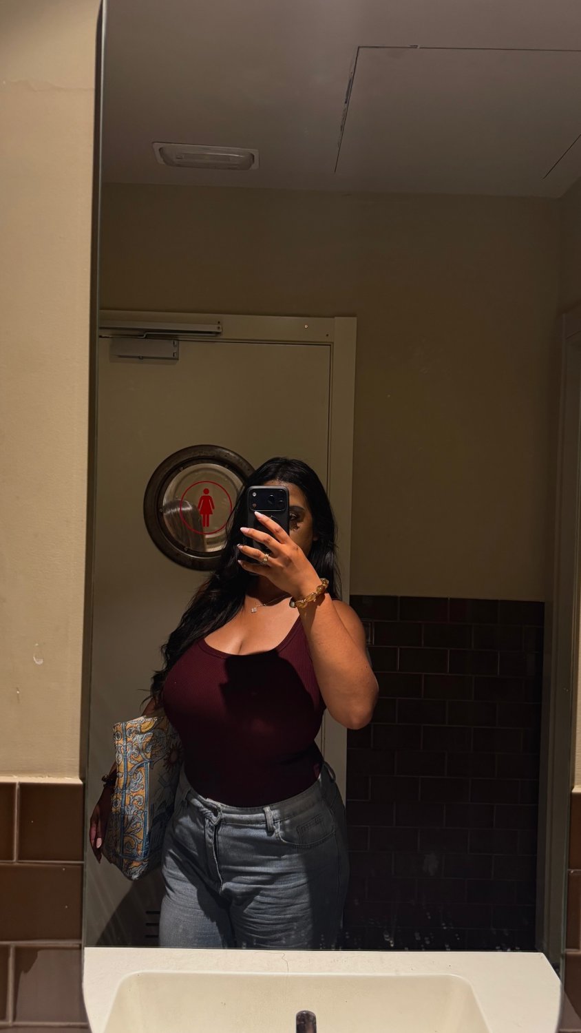 Busty Latina loves showing off cleavage #vNuLRV2s