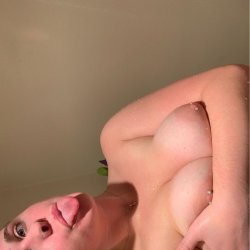 pretty face + thick ass #al22X5Op