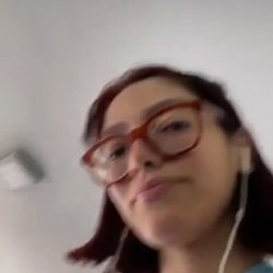 Nerd peituda se exibindo #WGQ4lxXw