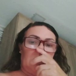 Coroa casada mostrando sua intimidade enquanto fica sozinha em casa #0prW3221
