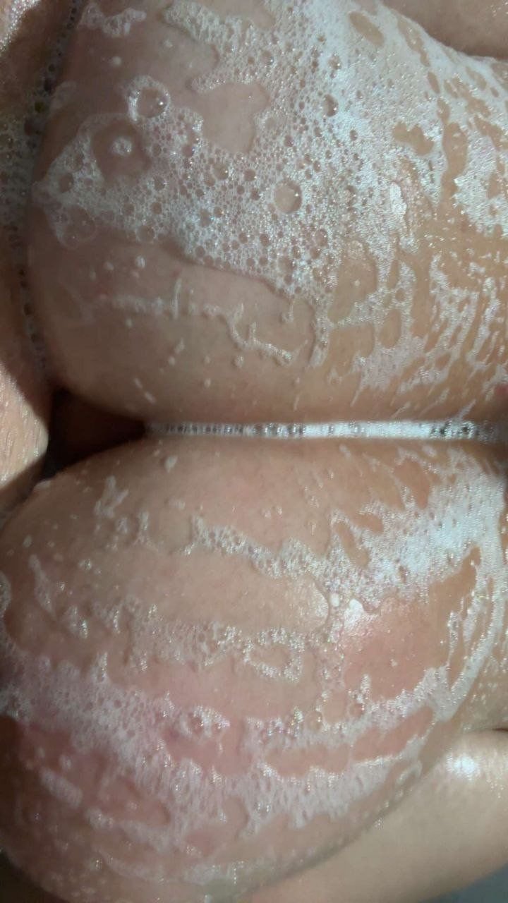 Hot thick slut Roxanne playing with her big tits #l8TNyUiv