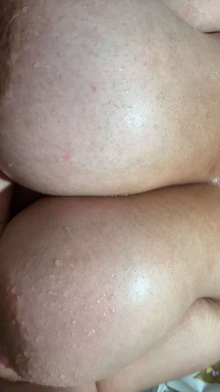 Hot thick slut Roxanne playing with her big tits #pzOuOnQO