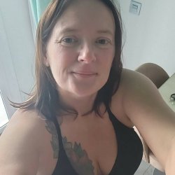 Mother & Daughter Swimsuit Cleavage #Jzn1bxS4