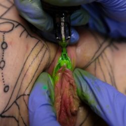 Inked blonde Sully Savage blows her tattoo artist for free work on her vagina #HB2BYwn9
