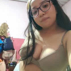 Compañera chichona con gafas #CtdJYmSY