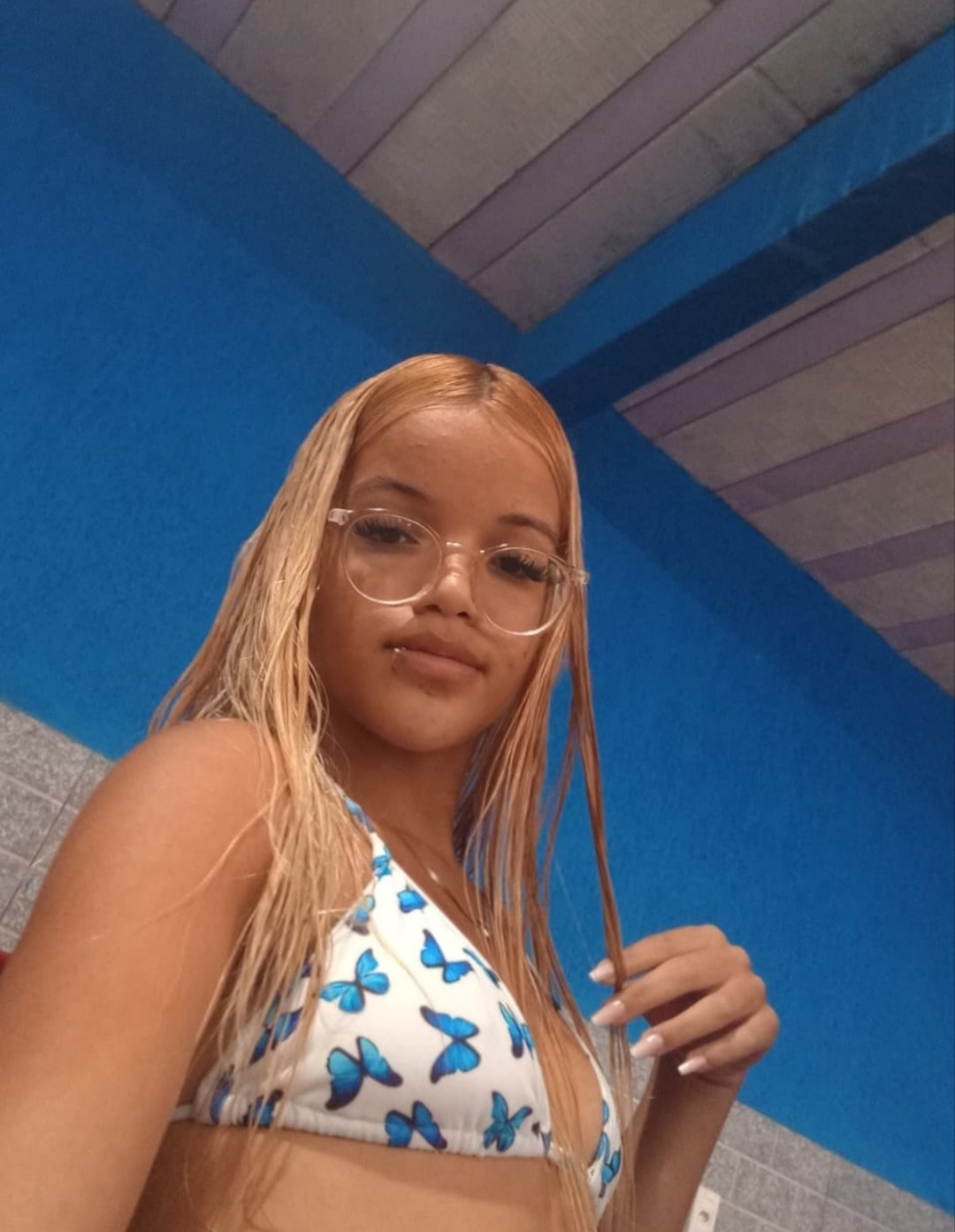 Loirinha rebolando na pika do namorado #OYx4smKx