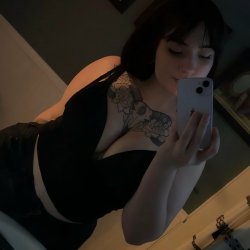 Gótica emo blanca hot con culote y tetas filtrada dando mamada #PAS0gVxI